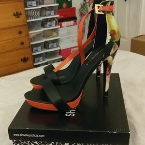 Black floral healed sandals